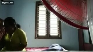 चुदकड़ आंटी का टेनान्ट से छोड़ा छोड़ी सेक्स वीडियो